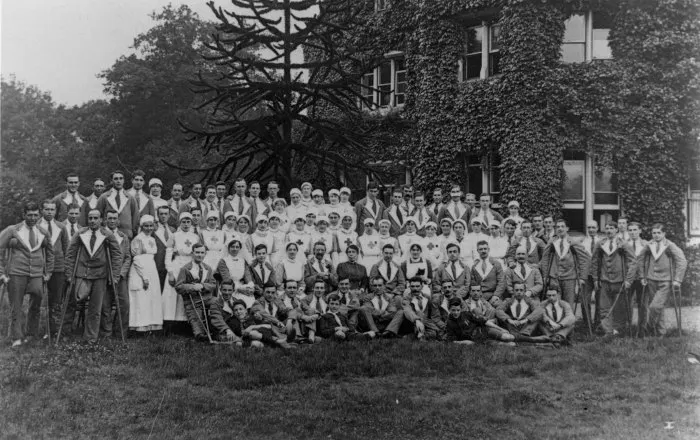 Staff and soldiers at Benfleet Hall Hospital