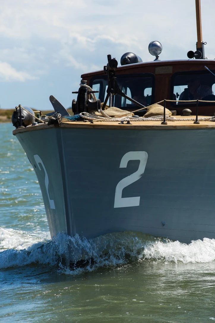 Gerfalcon cutting through the water bow first