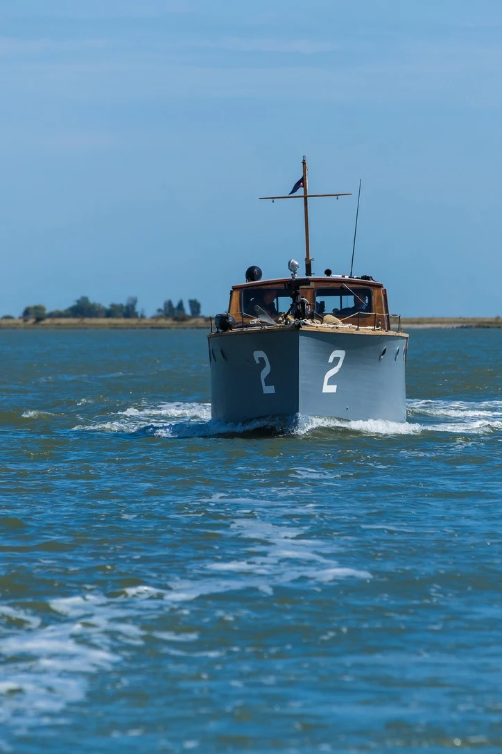 Head-on view of Gerfalcon on the water